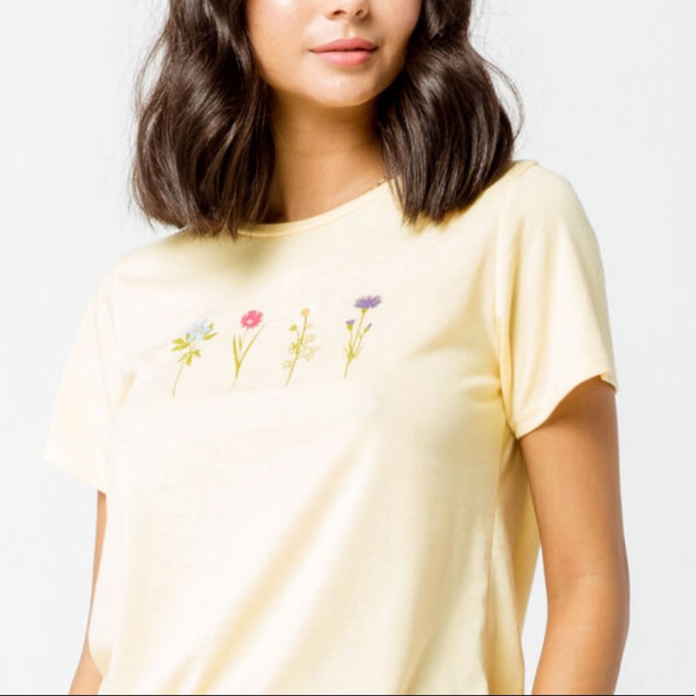 •Full Tilt• Flower yellow Graphic Tee Sz S!